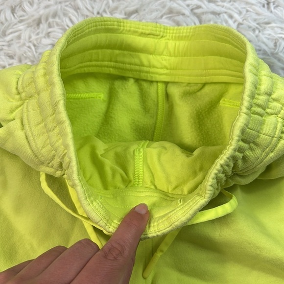 Lululemon Loungeful High-Rise Short 4" Electric Lemon - Picture 3 of 6